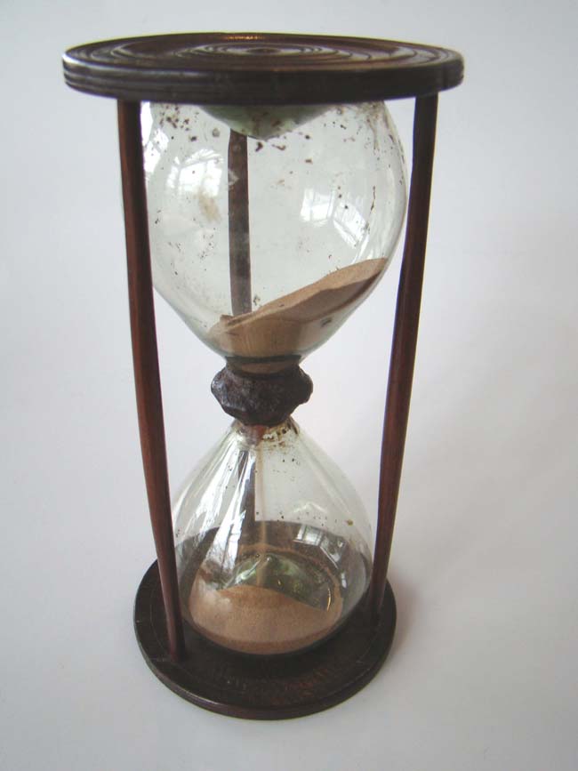 A rare 18th century sand glass with one minute duration — image 2